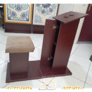 میز و صندلی نماز نشسته