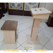 میز و صندلی نماز نشسته