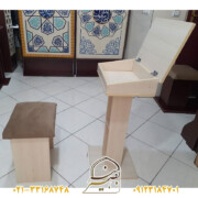میز و صندلی نماز نشسته