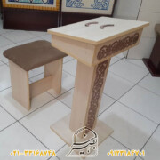 میز و صندلی نماز نشسته